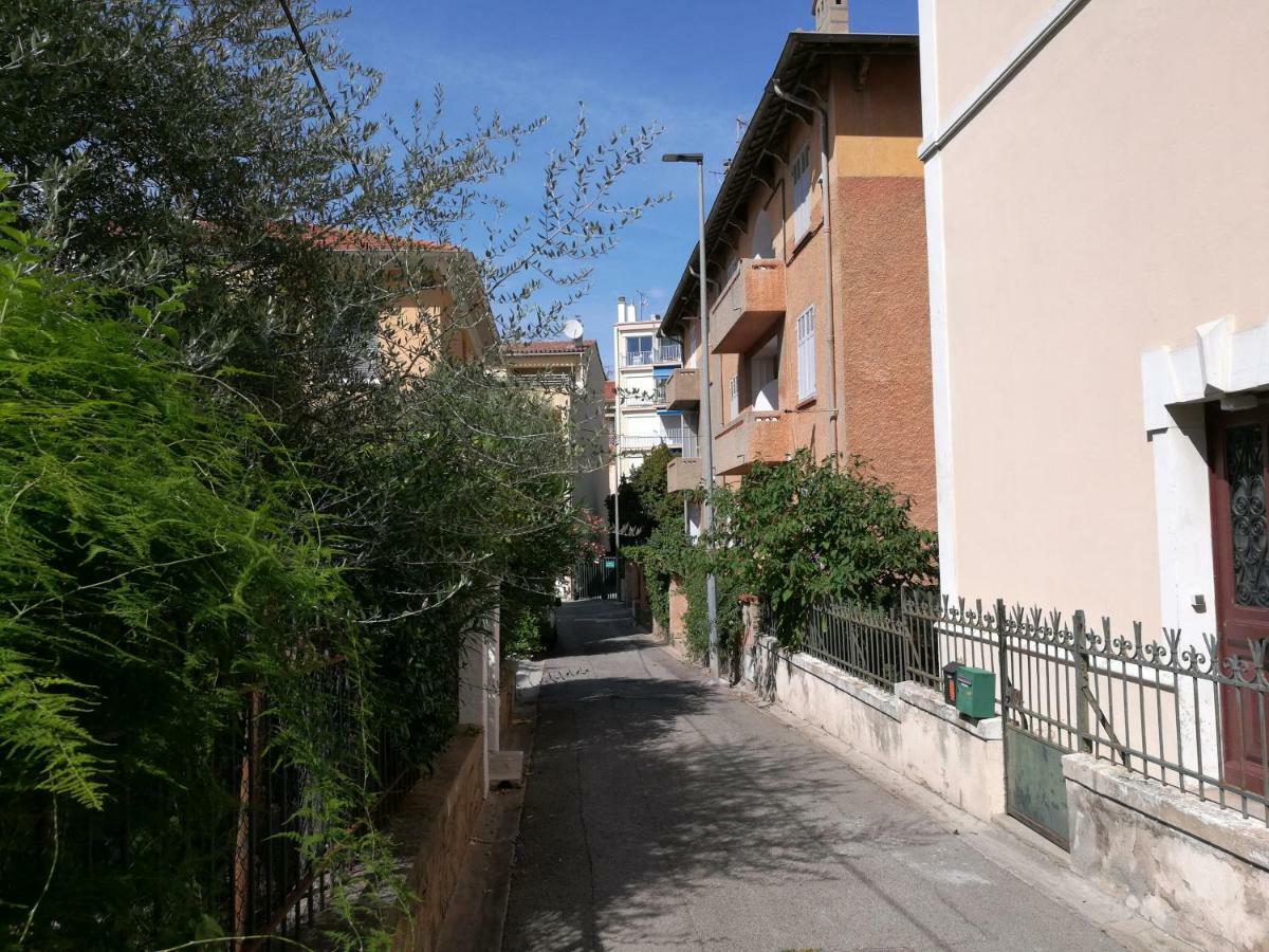L'Amandine ,45 M2 Terrasse Et Garage Centre Ville Saint-Raphael  Luaran gambar